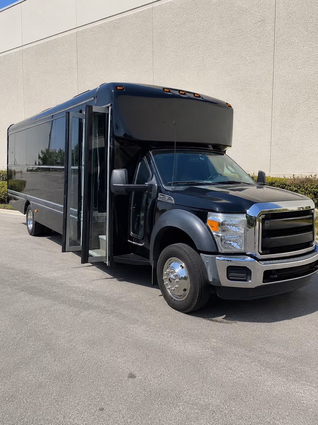 bus rentals for mableton groups attending conventions at americasmart atlanta