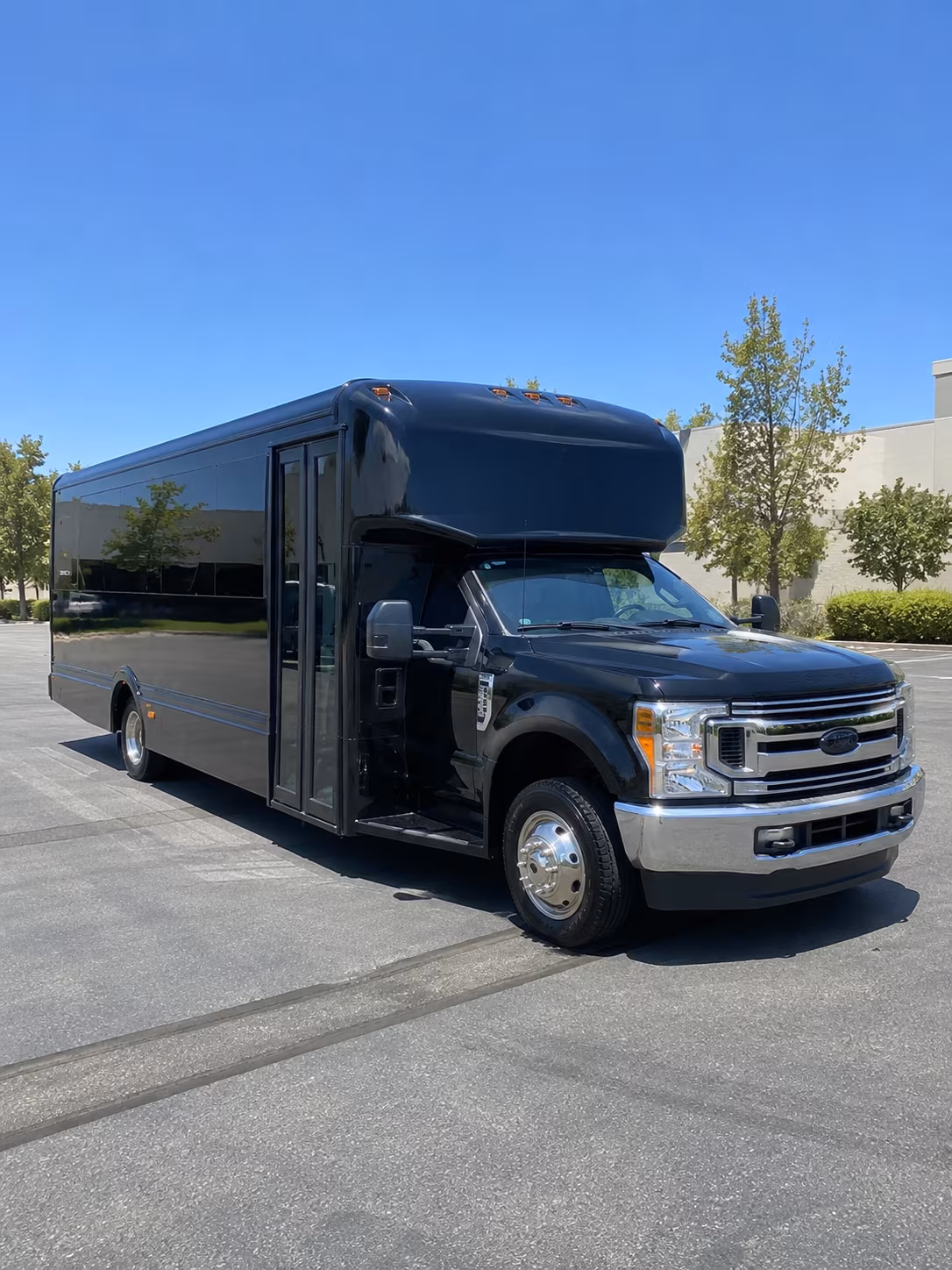concert bus rentals for groups heading to synovus bank amphitheater at chastain park