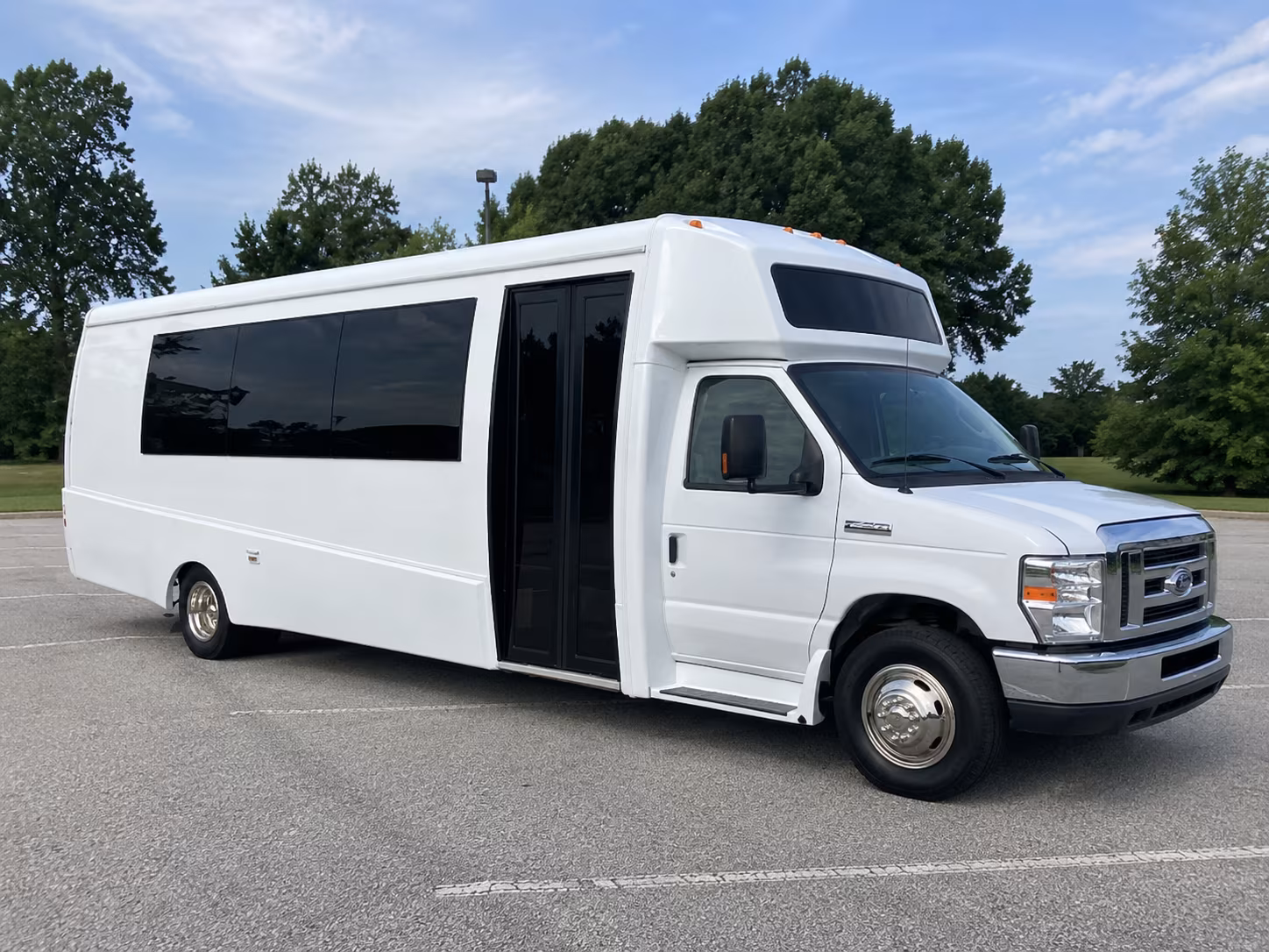 mableton 18 passenger party bus