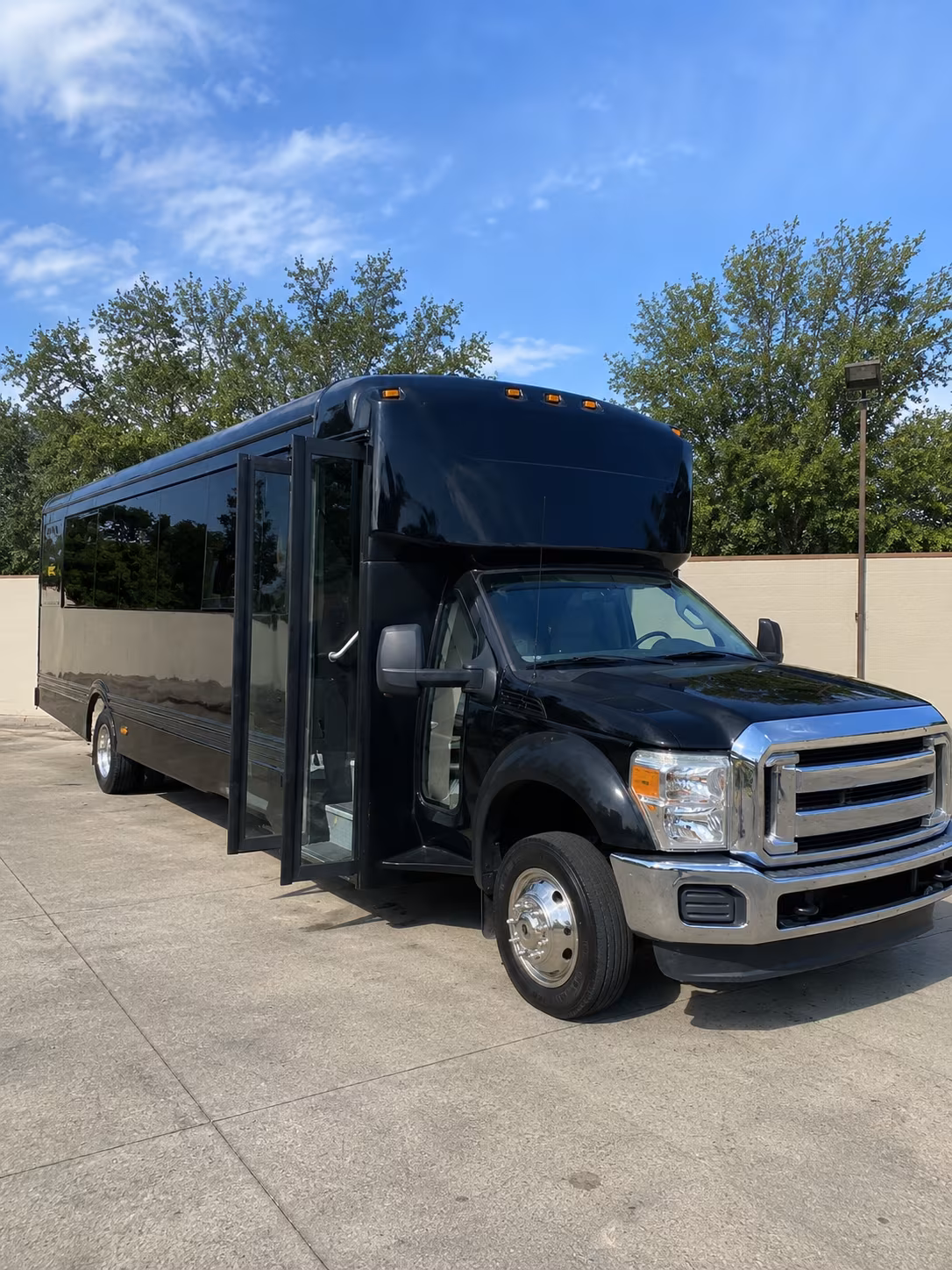mableton 20 passenger party bus
